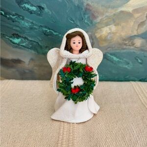 Kneeded Angels Figurine with Wreath Elegant Angel Christmas Cardinal Birds Decor